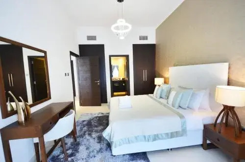 Дубай: Key One Homes - Cayan Tower