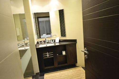 Дубай: Key One Homes - Cayan Tower