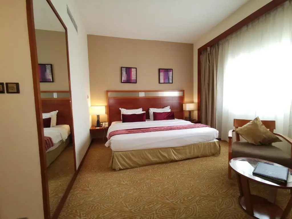 Дубай: Отель Landmark Grand Hotel