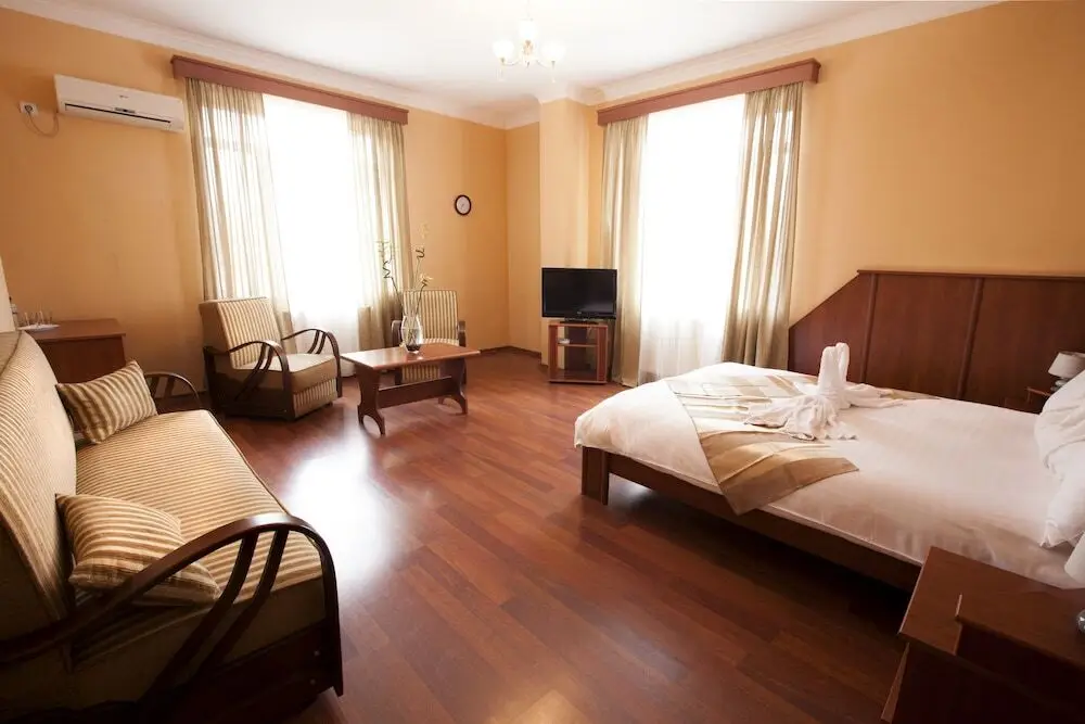 Тбилиси: Aristocrat Hotel