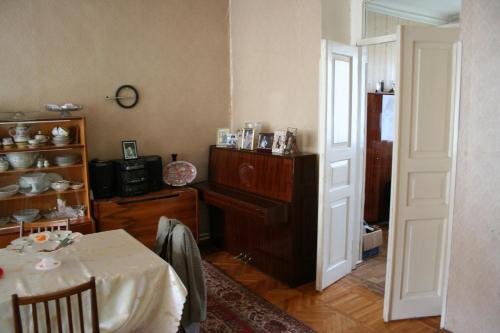 Одзун: Lena's B&B