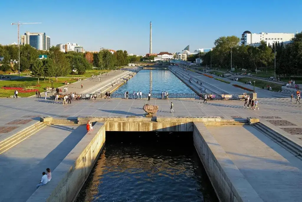 Екатеринбург: Апартаменты Добрые Сутки на Ленина 36 1