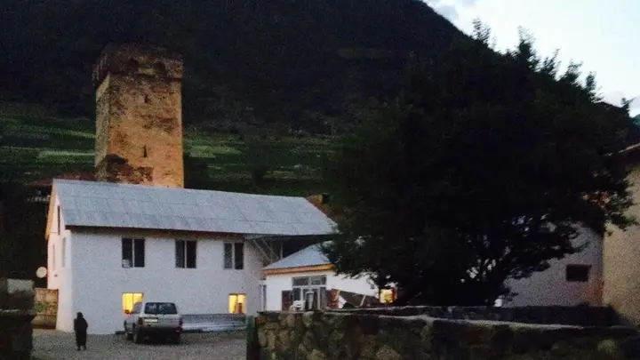 Местиа: Lomari's Guest House