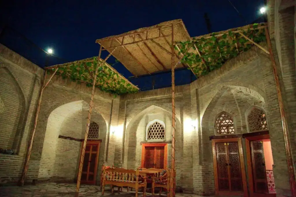 Бухара: Hotel Khurjin