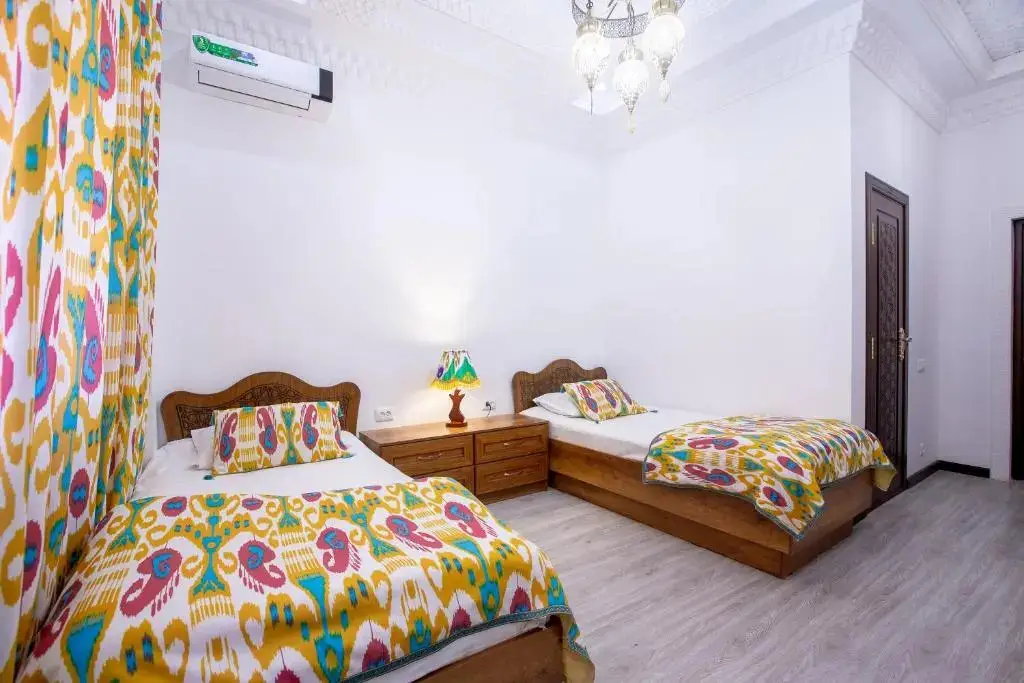 Бухара: Hotel Khurjin