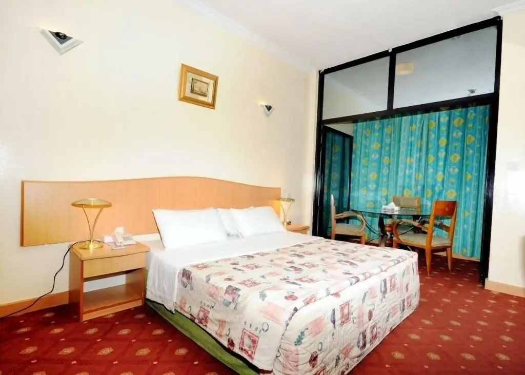 Дубай: President Hotel