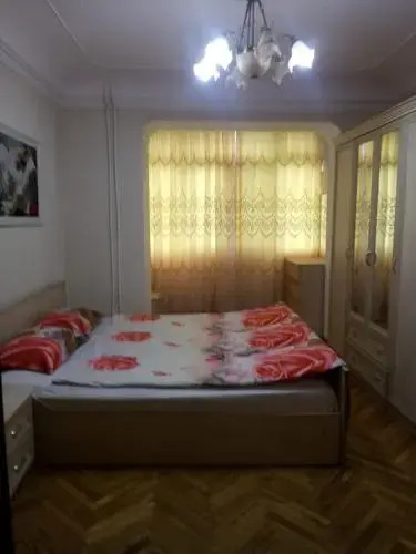 Баку: Apartment on Uzeyir Gadjibeyli Street
