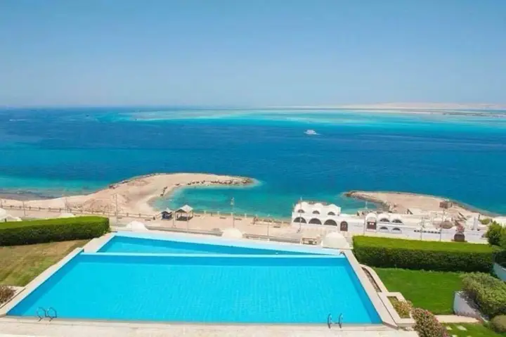 Хургада: Sea view apartment with private beach