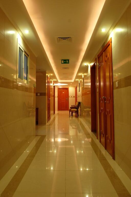 Дубай: Tara Hotel Apartment