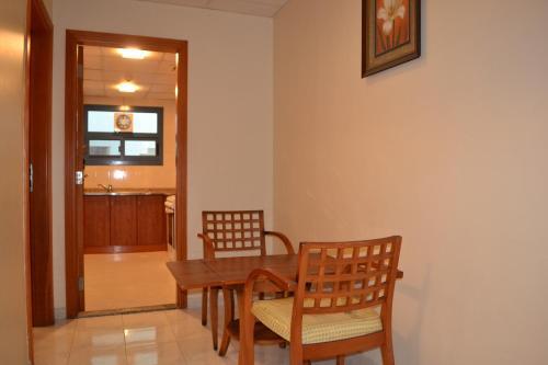 Дубай: Tara Hotel Apartment
