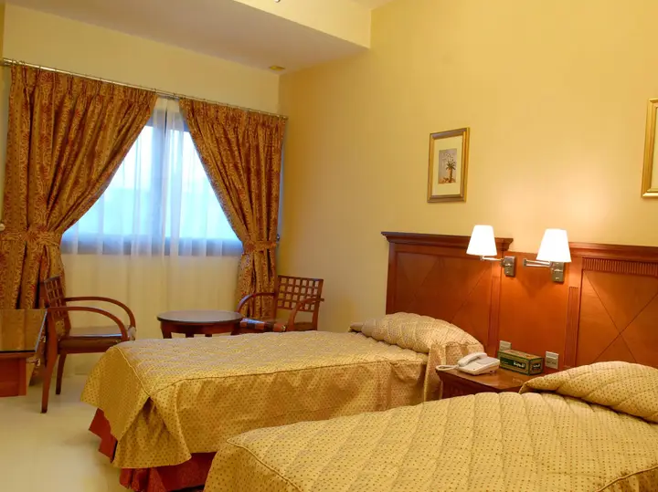 Дубай: Tara Hotel Apartment