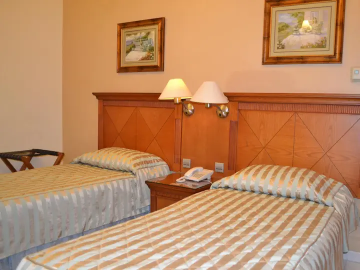Дубай: Tara Hotel Apartment