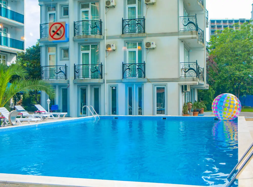 Батуми: Отель Beach House  Batumi