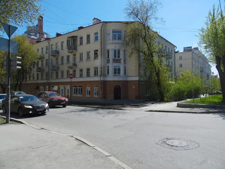 Екатеринбург: «Berloga», ул. Челюскинцев, 64A