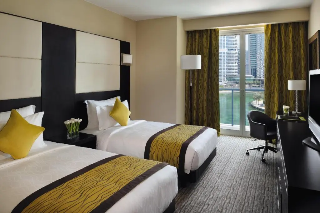 Дубай: Mövenpick Hotel Jumeirah Lakes Towers