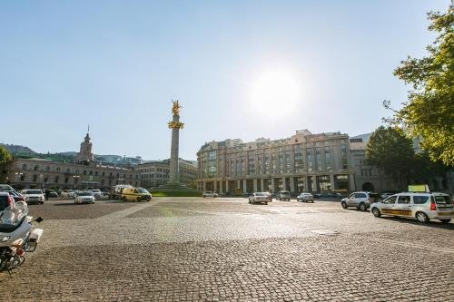 Тбилиси: Sweet Home 3 at Freedom Square