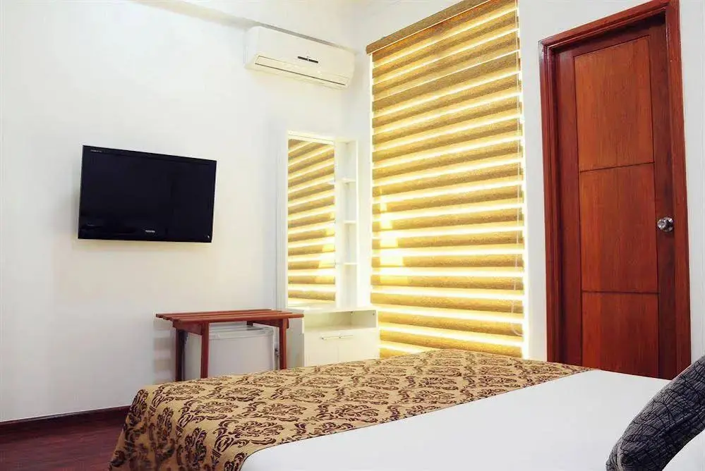 Северный атолл Мале: HolidayMakers Inn