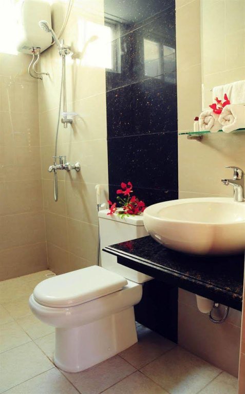 Северный атолл Мале: HolidayMakers Inn