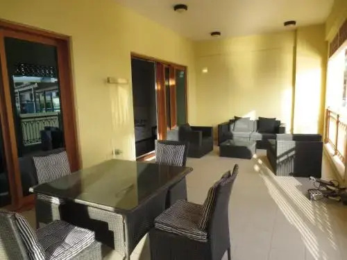Дубай: Yanjoon Holiday Homes - Marina Residence