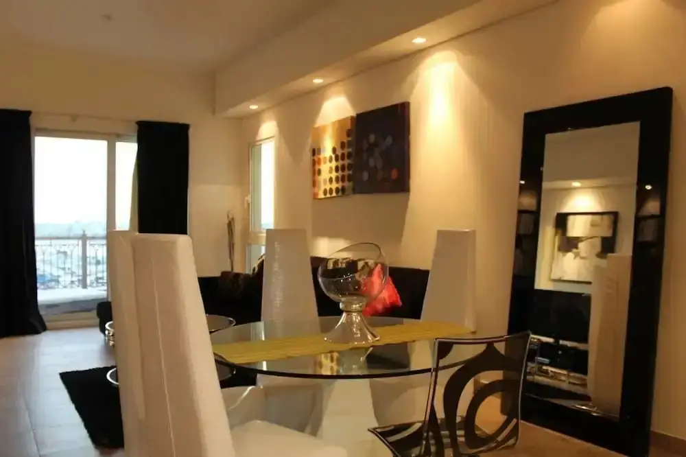 Дубай: Yanjoon Holiday Homes - Marina Residence