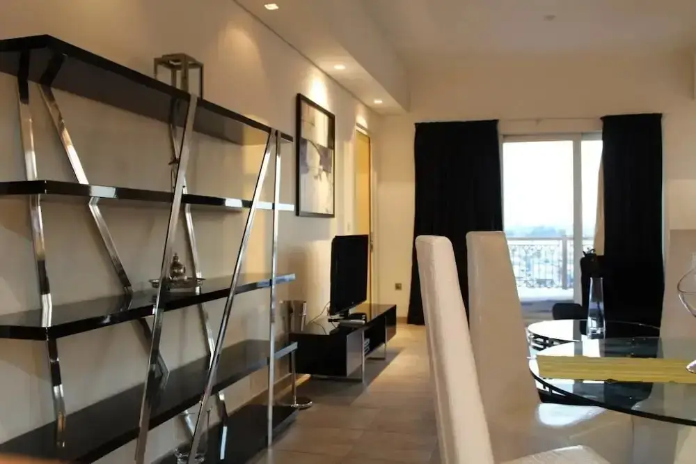 Дубай: Yanjoon Holiday Homes - Marina Residence