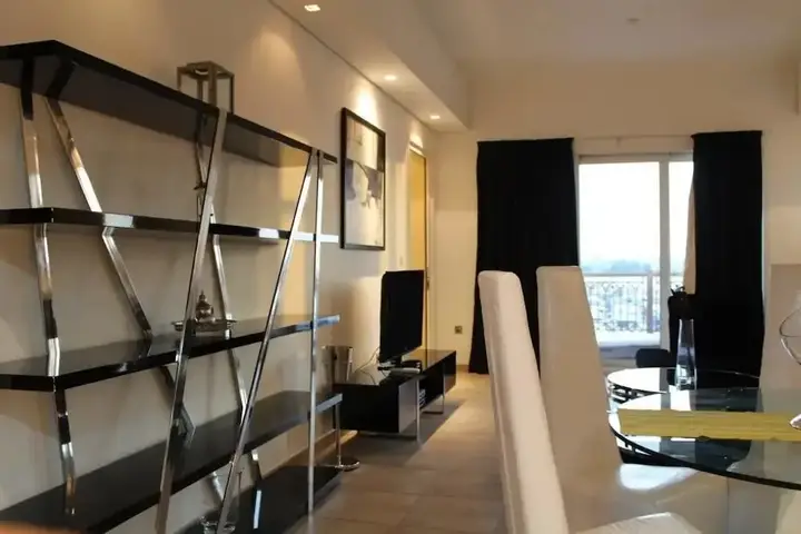 Дубай: Yanjoon Holiday Homes - Marina Residence