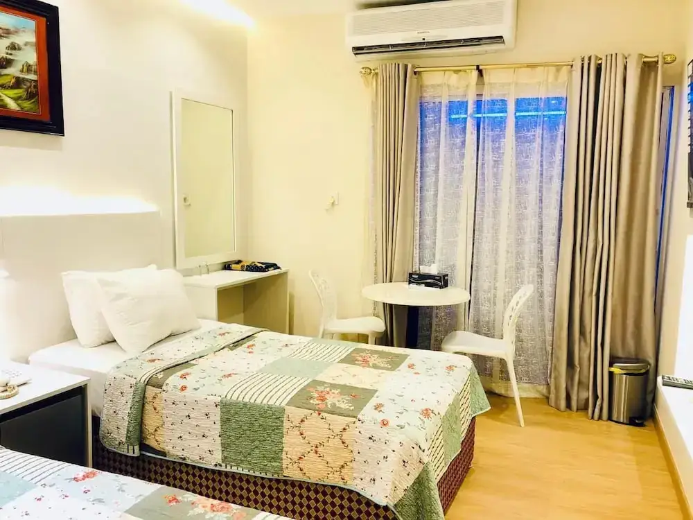 Дубай: Al Ahrar Hotel