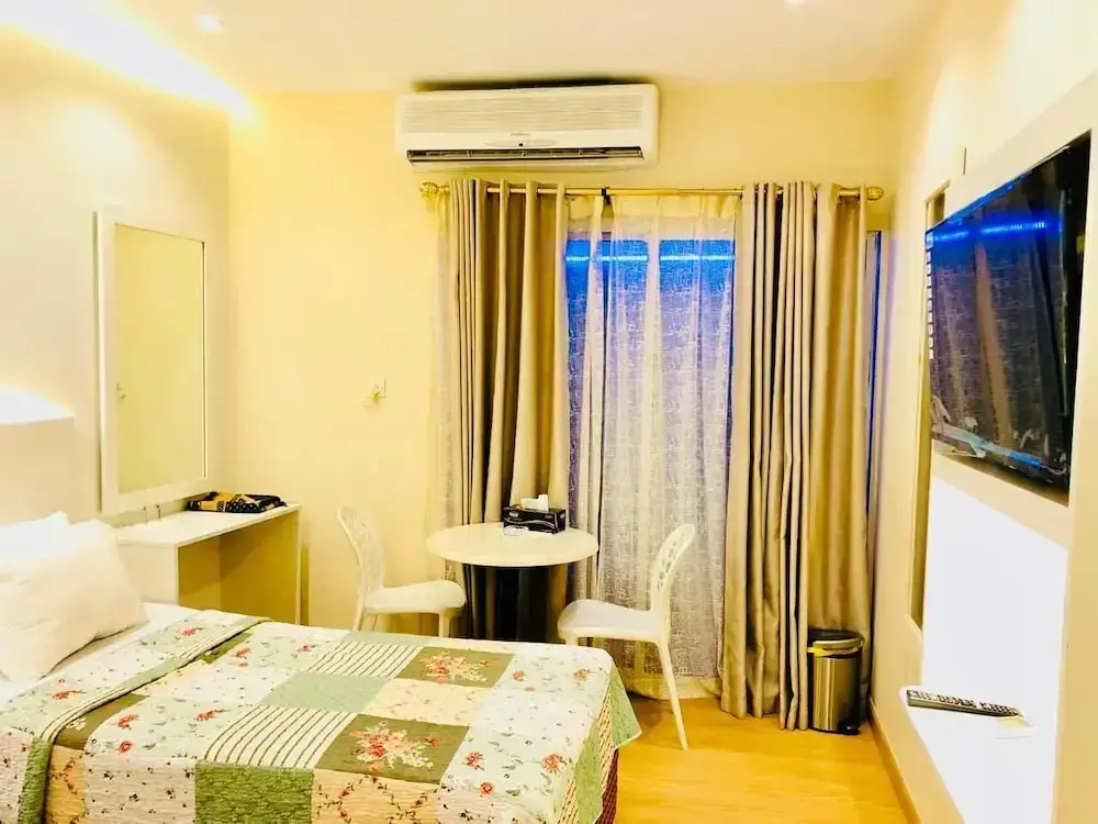 Дубай: Al Ahrar Hotel