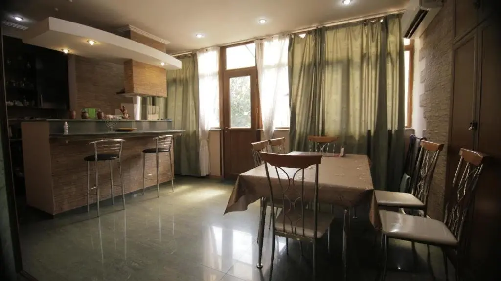 Тбилиси: Apartment on Sanapiro