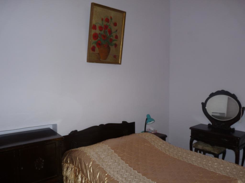 Ереван: Apartment in House of Classical Armenian Architecture
