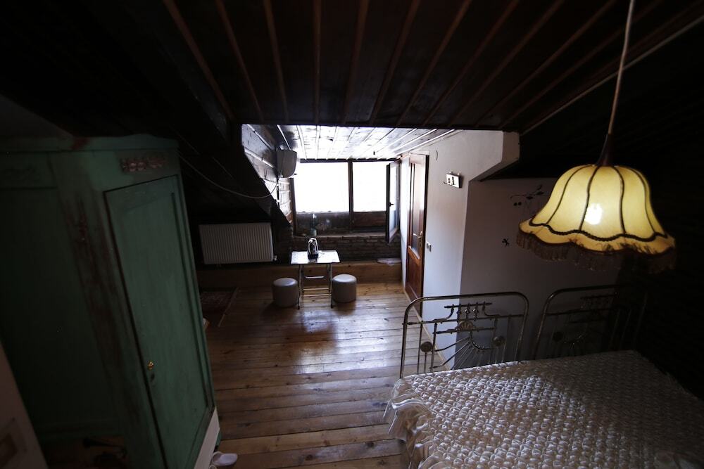 Тбилиси: Leon Hostel