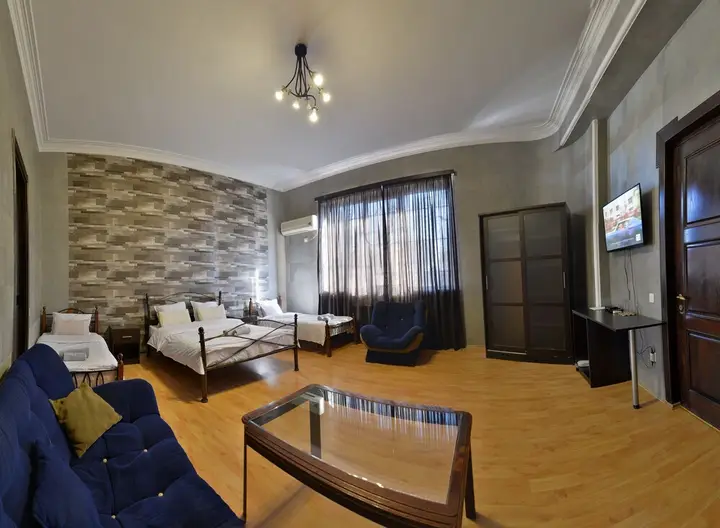 Тбилиси: Hotel La Strada