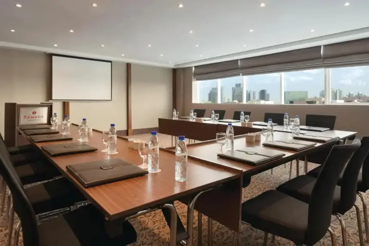 Абу-Даби: Hotel Ramada by Wyndham Abu Dhabi Corniche