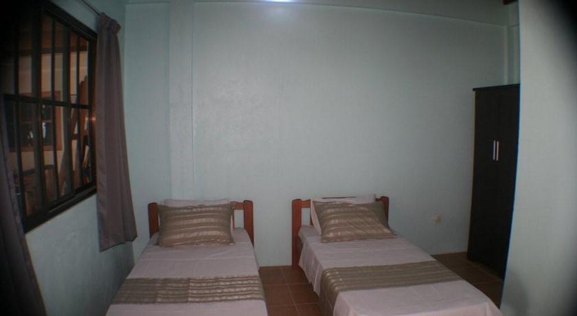 Северный атолл Мале: Thulusdhoo Surf Camp