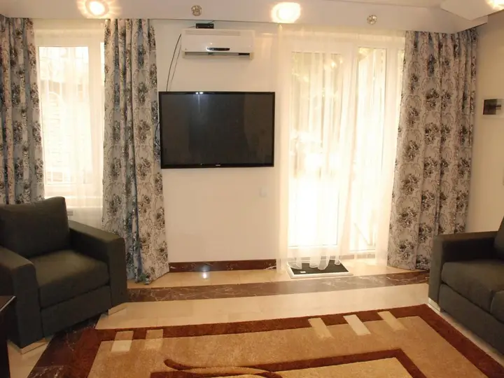 Тбилиси: Dreamlike World Apartment on Rustaveli