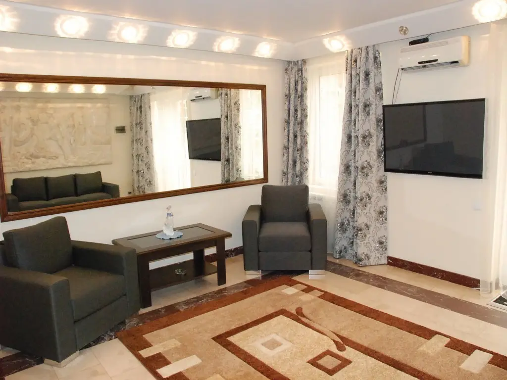 Тбилиси: Dreamlike World Apartment on Rustaveli