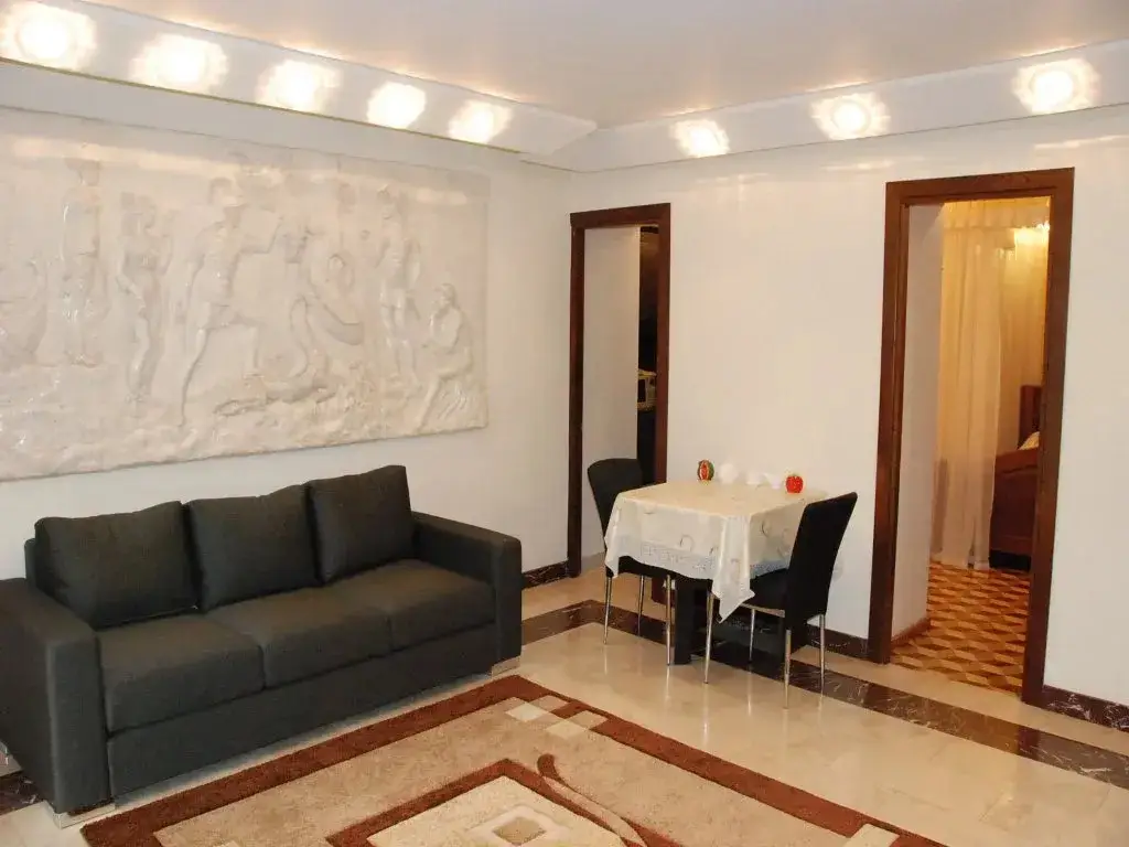 Тбилиси: Dreamlike World Apartment on Rustaveli