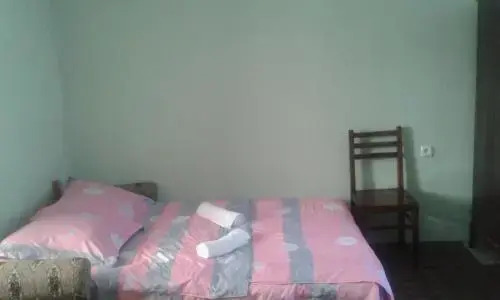 Кварели: Guesthouse Raisa