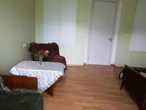 Кварели: Guesthouse Raisa