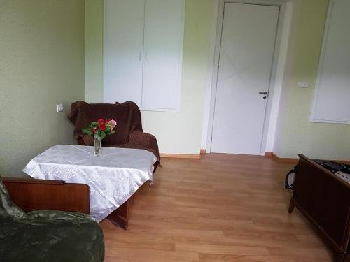 Кварели: Guesthouse Raisa