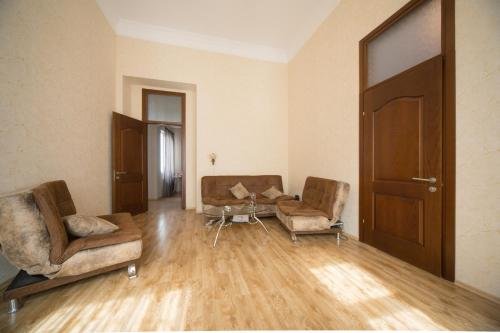 Тбилиси: Cozy Apartment at Rustaveli Avenue