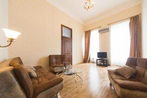 Тбилиси: Cozy Apartment at Rustaveli Avenue
