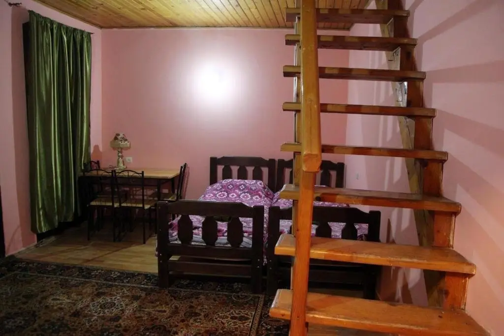 Тбилиси: Vintage house 19 century
