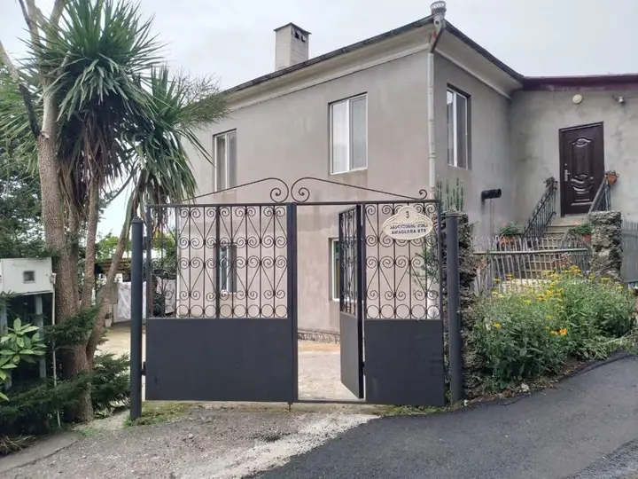 Батуми: Merabi and Neli Guest House