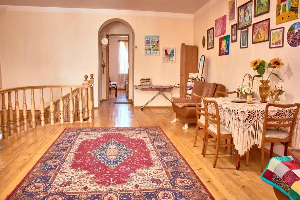 Гори: Guest House Nitsa