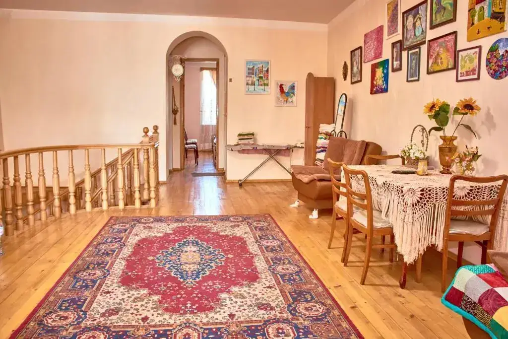 Гори: Guest House Nitsa