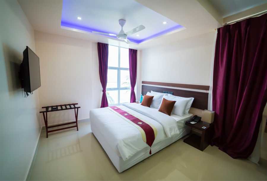 Хулхумале: The White Harp Beach Hotel