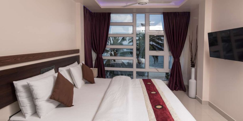 Хулхумале: The White Harp Beach Hotel