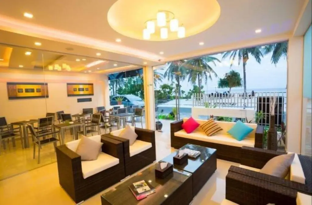 Хулхумале: The White Harp Beach Hotel