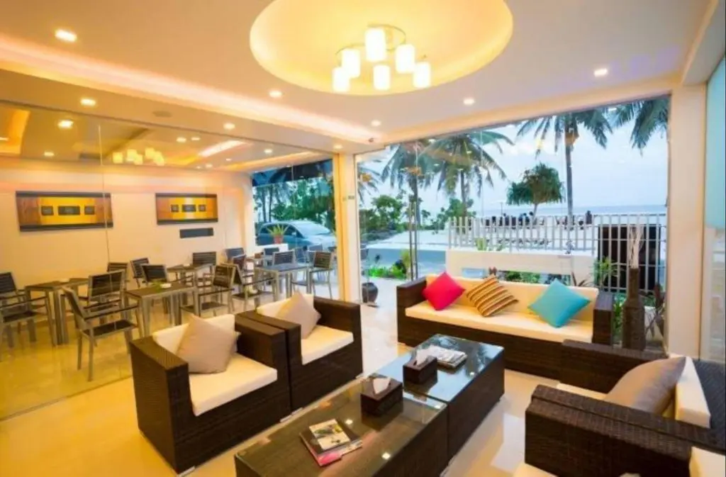 Хулхумале: The White Harp Beach Hotel